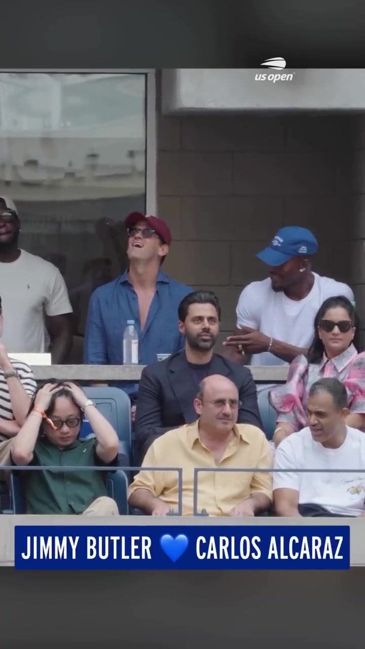 巴特勒現(xiàn)場(chǎng)觀(guān)戰(zhàn)德約大戰(zhàn)阿爾卡拉斯看到興起直接手舞足蹈