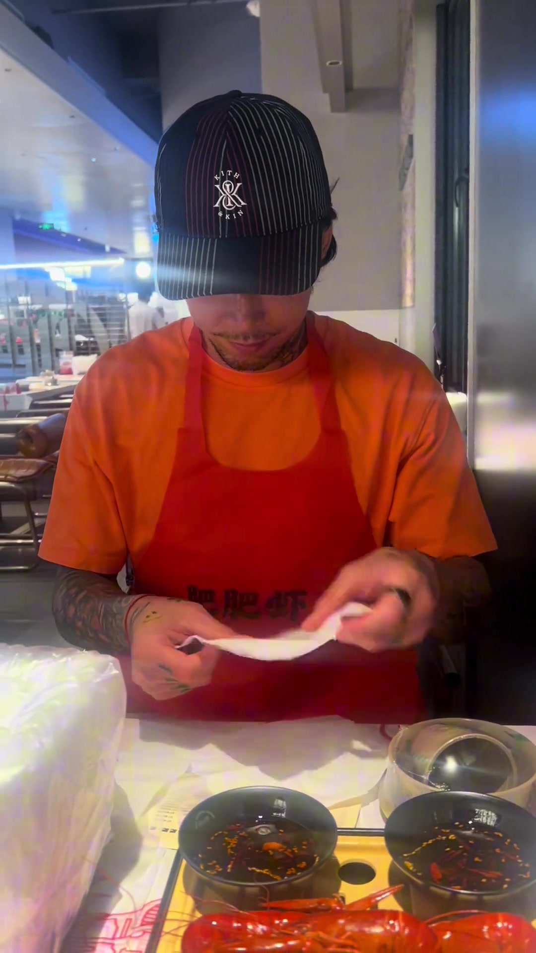 張琳芃愛(ài)妻明明是陪我來(lái)吃個(gè)清蒸藍(lán)龍?jiān)趺锤杏X(jué)變成了主刀醫(yī)生