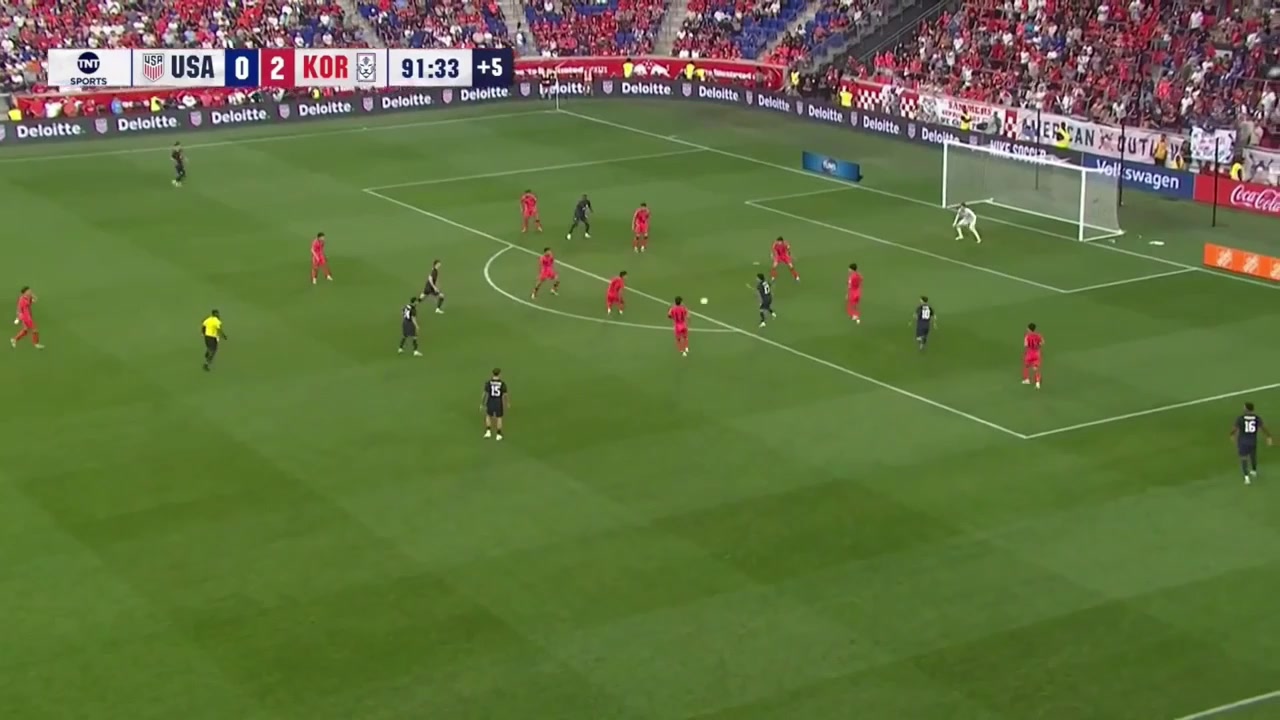 這都不進嗎巴洛貢近距離3連擊射門兩次被趙賢祐撲出中框