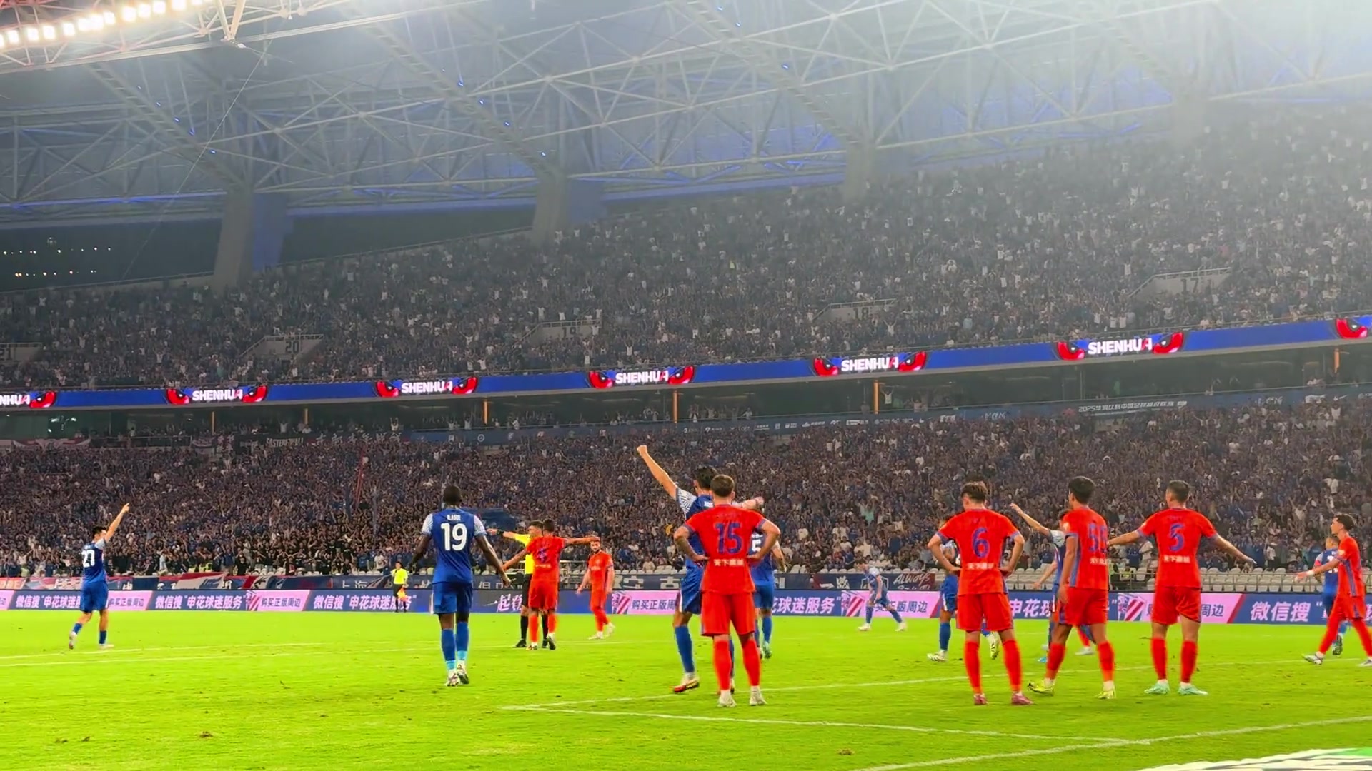 犯規(guī)了嗎近距離觀看汪海健角球直接破門泰山球員投訴犯規(guī)無(wú)果