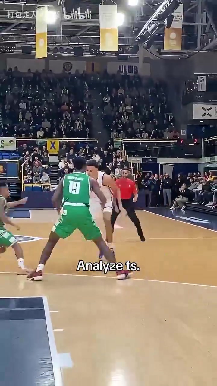 外星人來自2米24的持球變向單打感覺進不進全看文班的手感