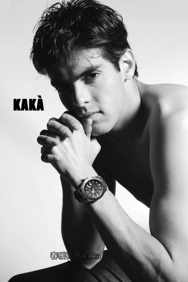 當年阿瑪尼為卡卡拍了一組性感寫真絕對的花美男