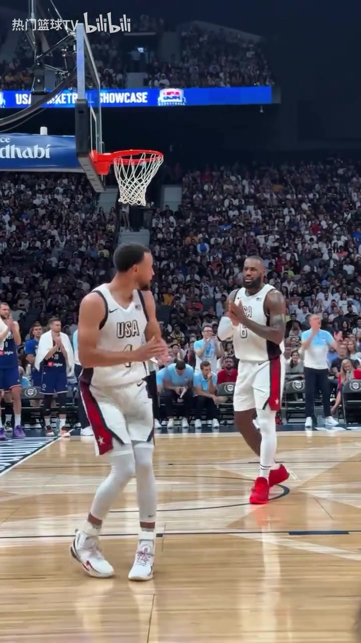 恩比德獎(jiǎng)勵(lì)自己個(gè)三分可能是美國男籃最有節(jié)目效果的一場球