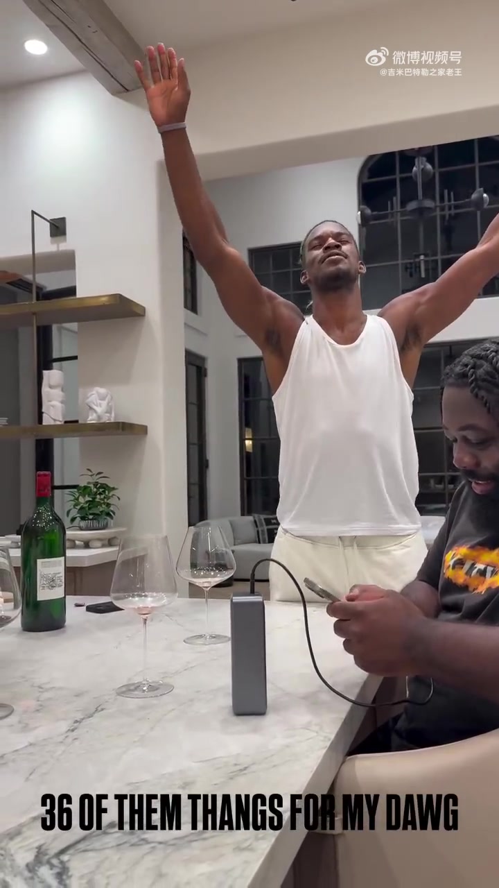 巴特勒又嗨起來(lái)了還把頭發(fā)染成了綠的