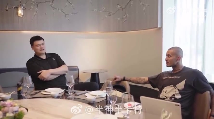 姚明對庫茲馬楊瀚森認(rèn)識吧尼克楊的楊瀚森是英俊瀟灑的意思