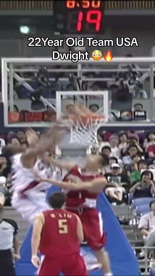 暴力魔獸啊看看22歲霍華德在國家隊(duì)是怎么打球的天賦都溢出了