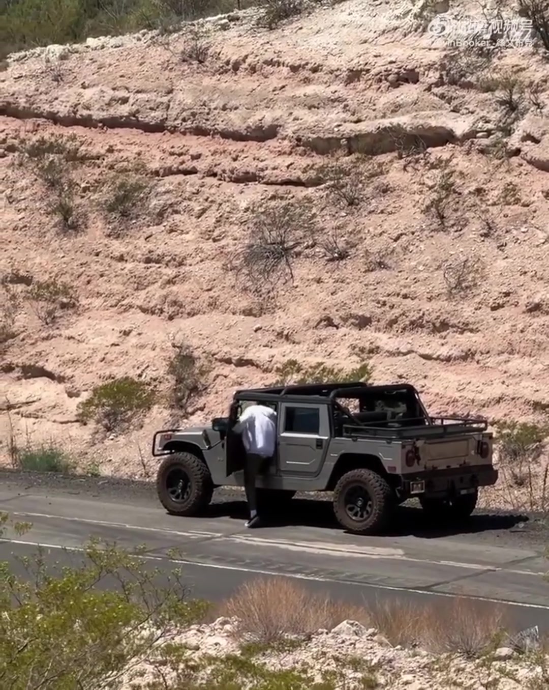 這也太拉風(fēng)了懂車的吧友來看看布克這開的是啥車呀