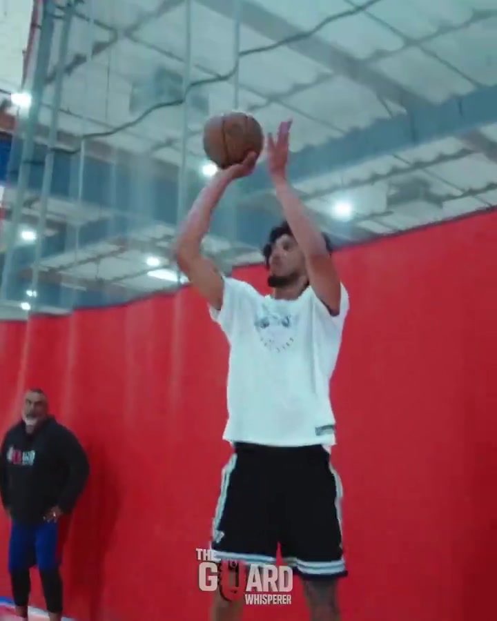 海斯休賽期苦練投射 新賽季要給東契奇老詹拉開空間了