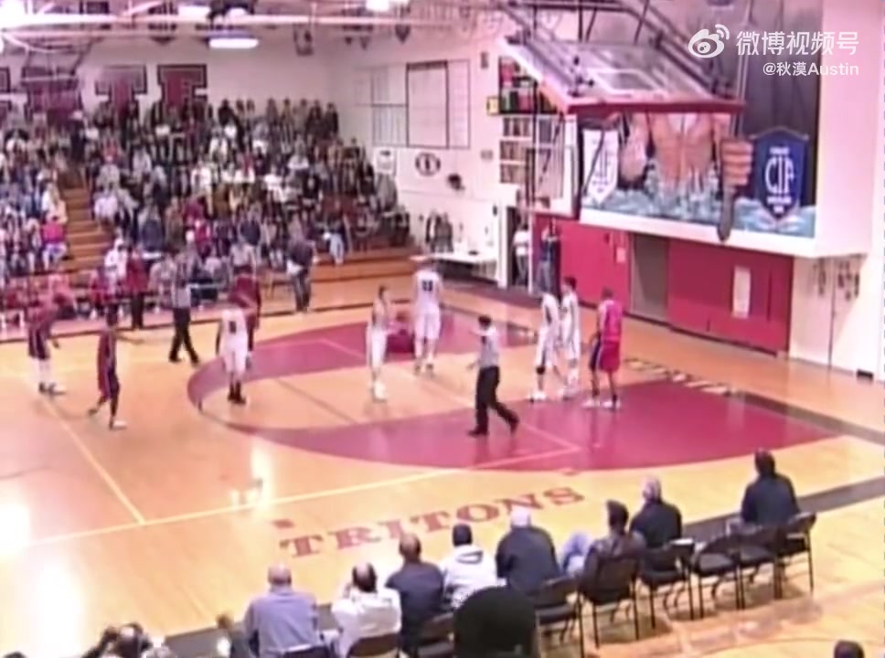 看著都嚇人啊威少高中時(shí)期被對(duì)手從空中狠狠地放倒在地上