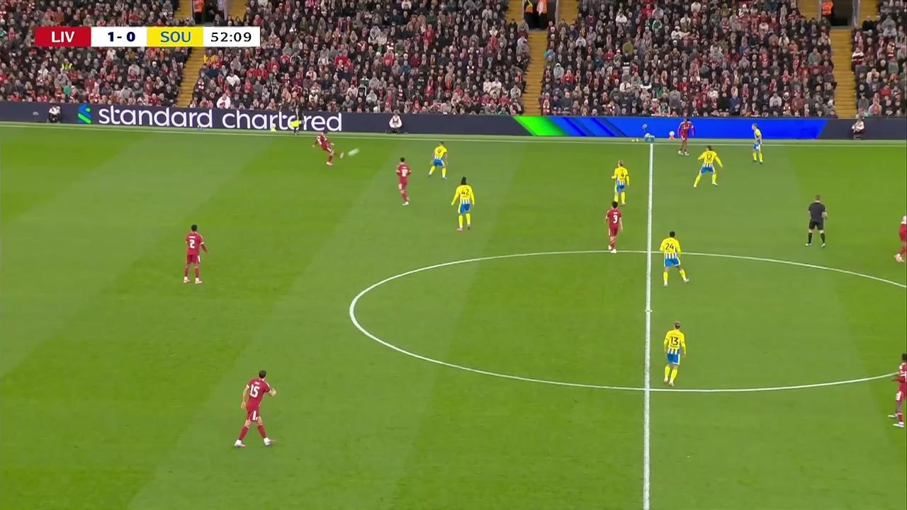 不冷靜?；倏瞬粷M判罰擊打皮球被主裁出示第一張黃牌