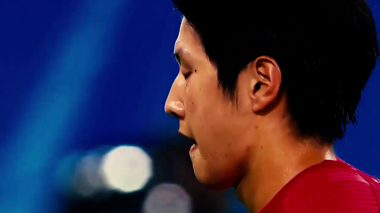 一戰(zhàn)成名當(dāng)年李剛?cè)蕦﹃嚮蜀R連過數(shù)人破門閃耀全場