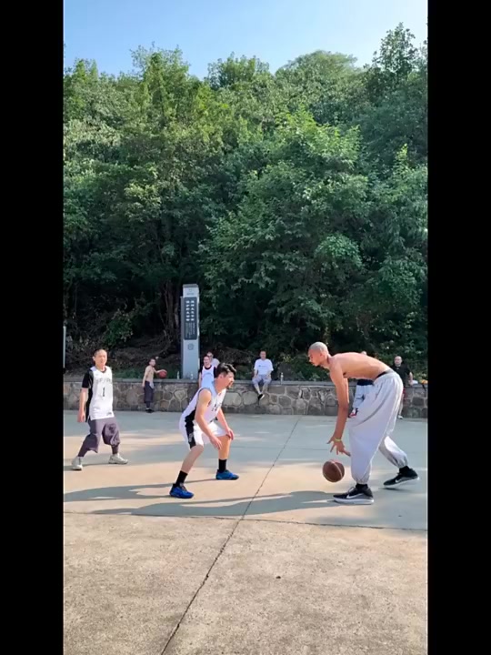 這才是真正的中國行高僧文班少林寺跳投欺負人出手比筐高