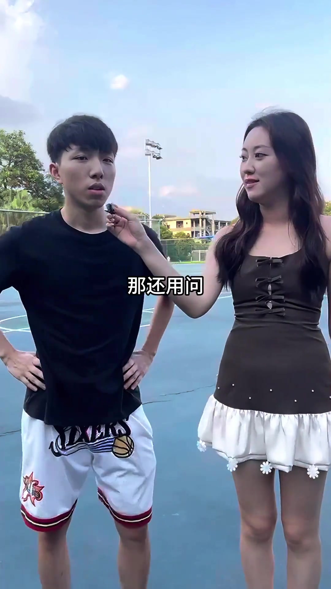 小姐姐采訪路人科比和庫里 誰更應(yīng)該進NBA歷史前10