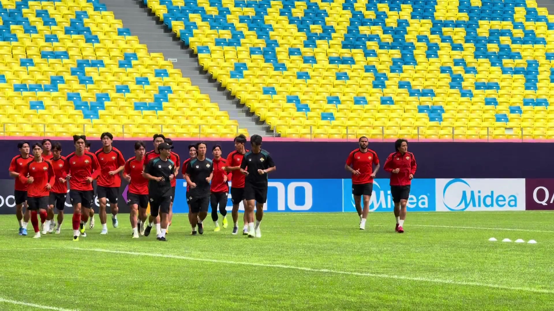 江原FC賽前踩場,大批主力缺席,蓉城能否順利拿下亞冠主場首勝