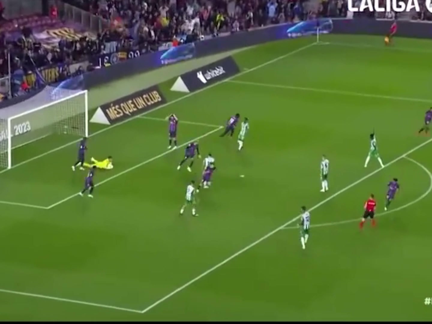 亞馬爾給登貝萊做餅當(dāng)初誰(shuí)能想到球都停不好的登貝萊會(huì)拿金球