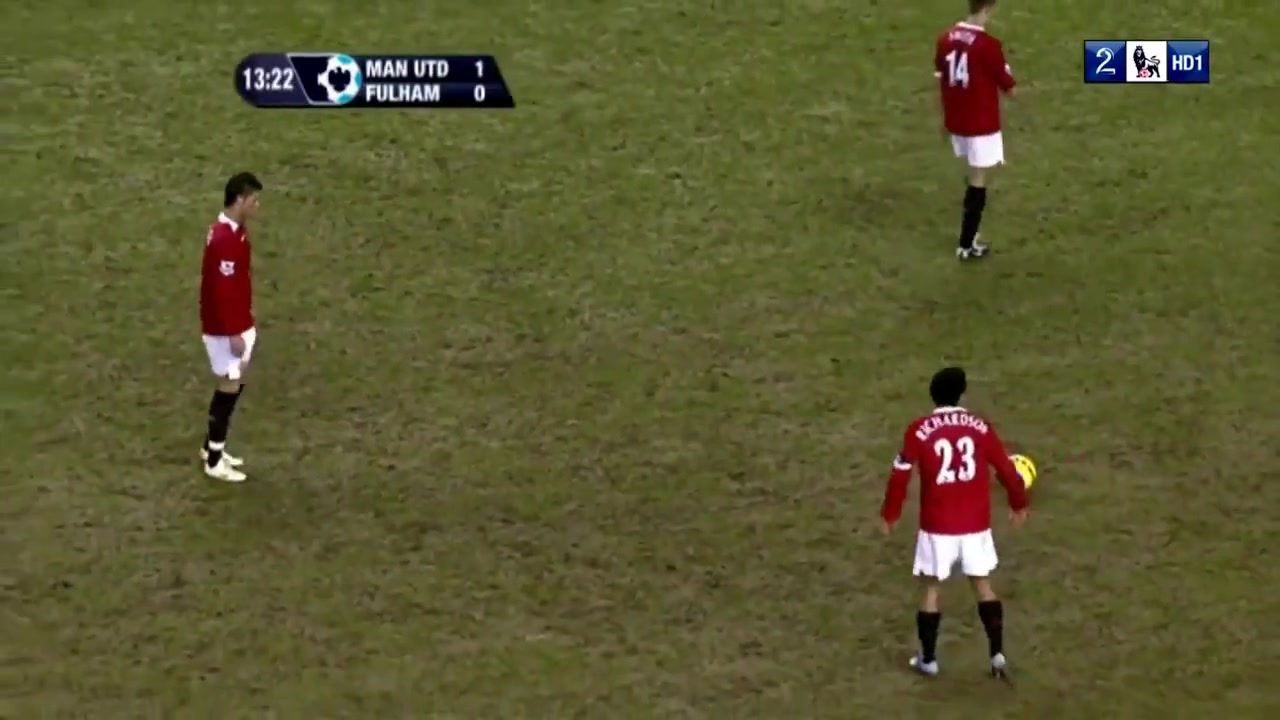 經(jīng)典回憶小小羅超遠距離任意球攻破富勒姆球門