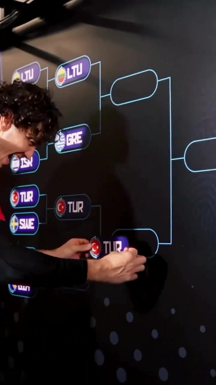 申京三雙率隊(duì)殺進(jìn)半決賽 土耳其隊(duì)長(zhǎng)奧斯曼笑嘻嘻給對(duì)陣圖貼隊(duì)標(biāo)