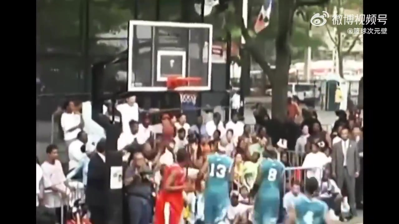 2002年心高氣傲的科比獨闖洛克公園輕松虐翻全場