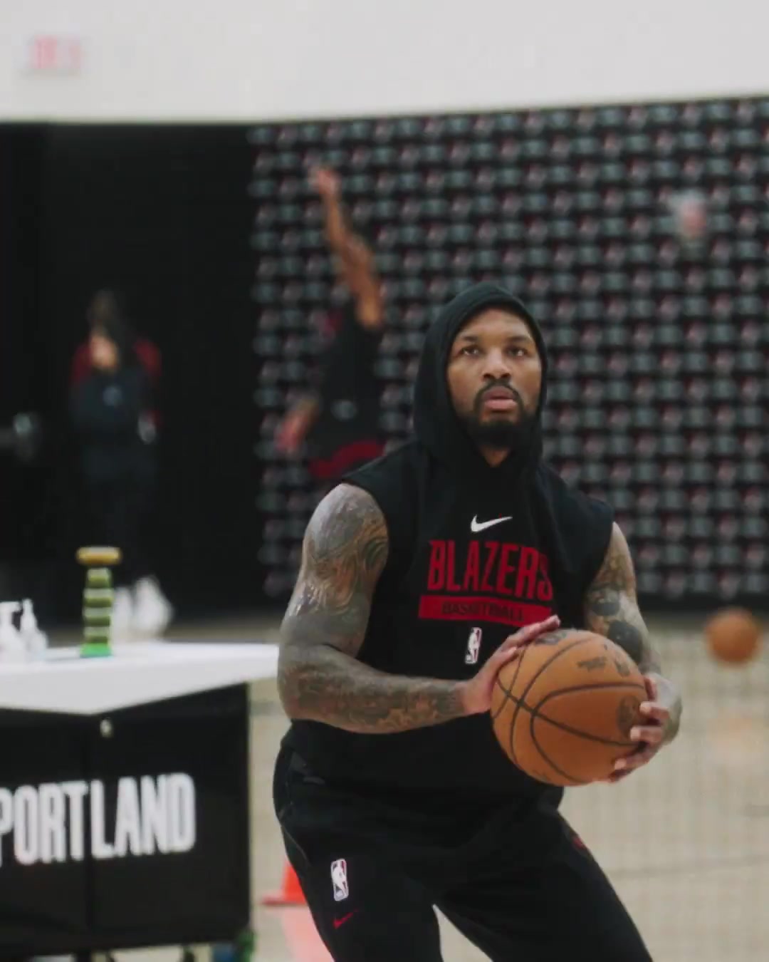 受了傷還是這么準利拉德三分訓練彈無虛發(fā)