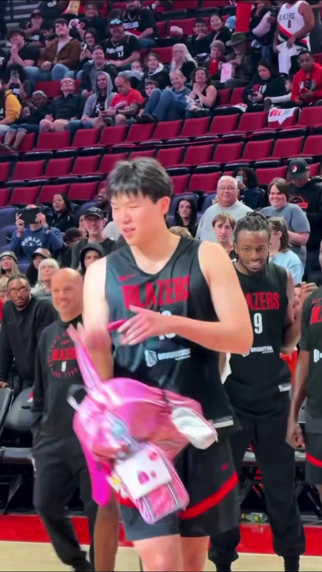 楊瀚森自發(fā)訓(xùn)練賽花絮片段配文Nice