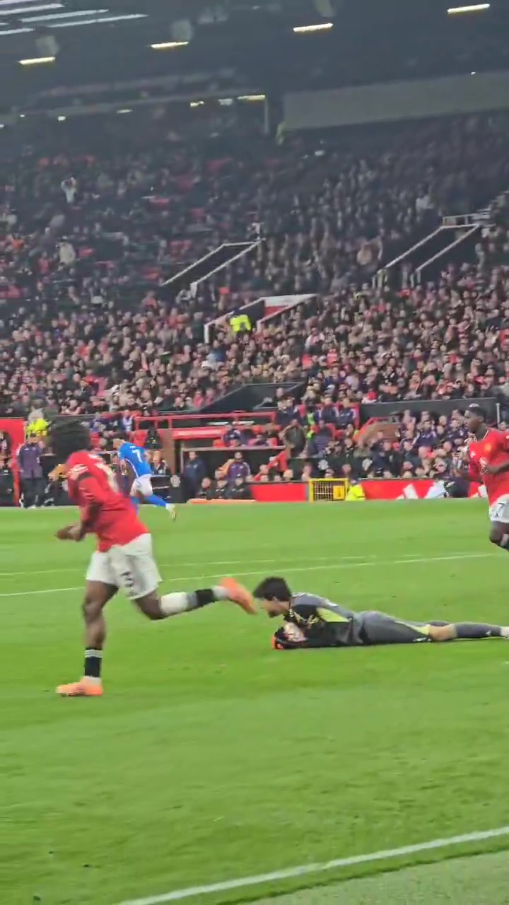 國外曼聯(lián)球迷看看拉門斯的高空接球我都看哭了