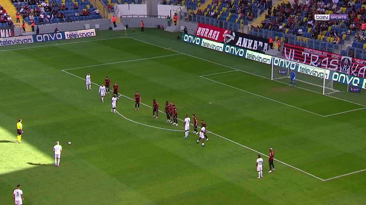 小哈吉任意球世界波距老哈吉首個(gè)任意球已過(guò)10640天