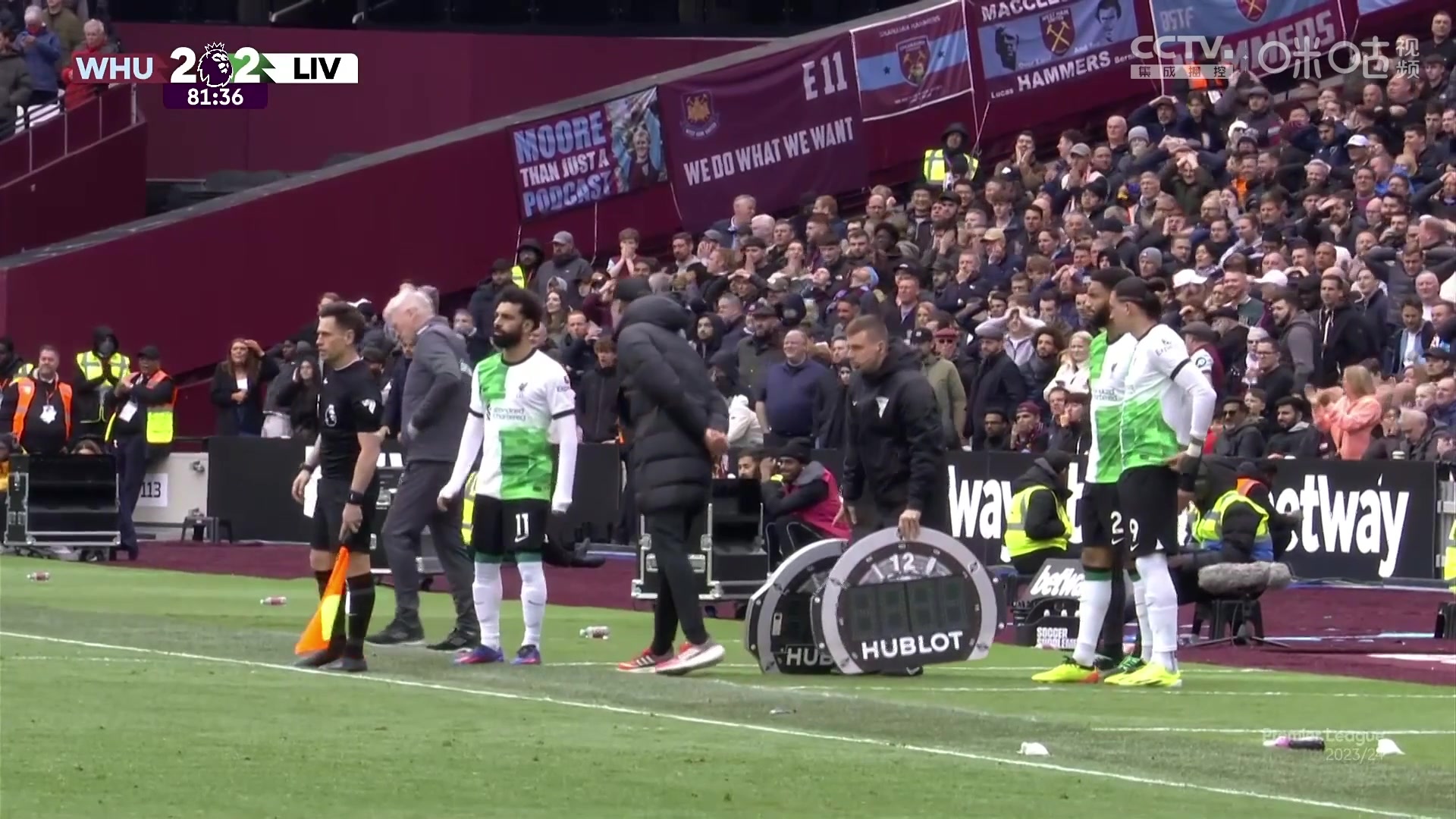 斯洛特怎么辦當年薩拉赫不滿替補即將上場時和渣叔發(fā)生爭吵