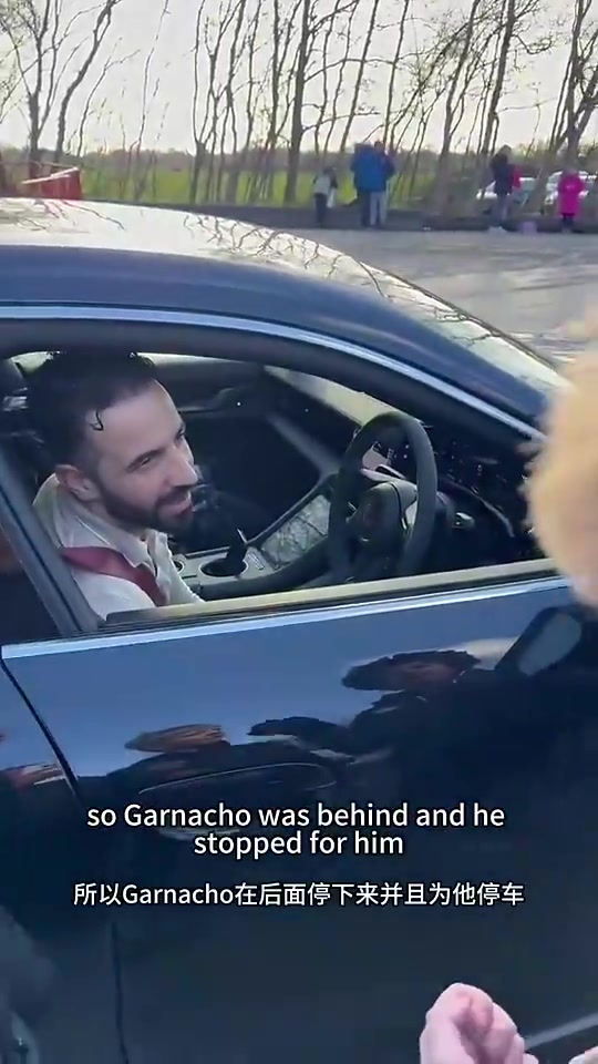 小孩哥此前向阿莫林告狀加納喬不給我簽名阿莫林我收拾他