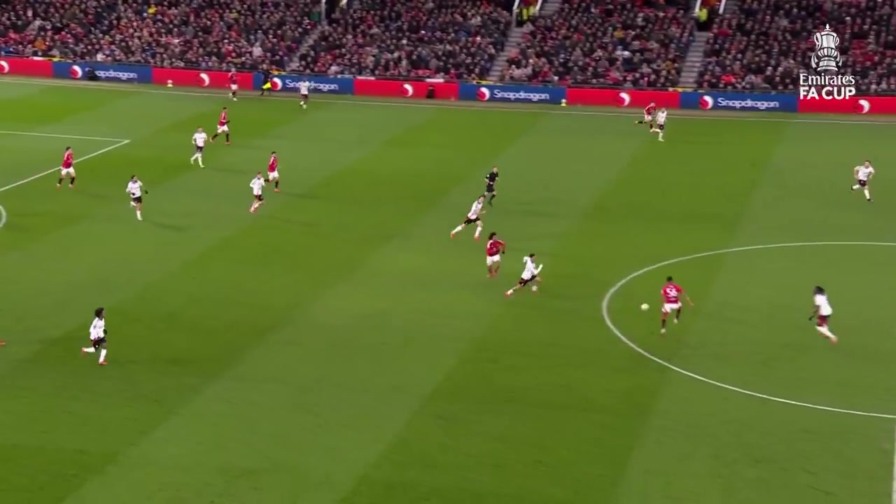 曼聯(lián)球迷無法原諒加納喬浪費了齊爾克澤的絕妙助攻