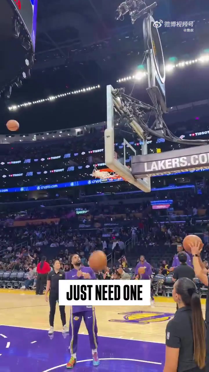 恢復(fù)得不錯看來詹姆斯手癢沒忍住來了記三分