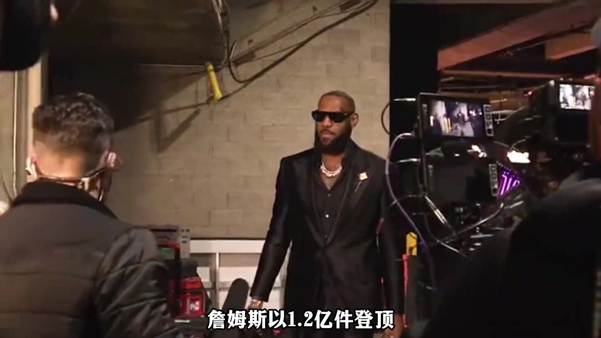 21世紀(jì)詹姆斯的球衣一共賣出了1.2億件全球第一