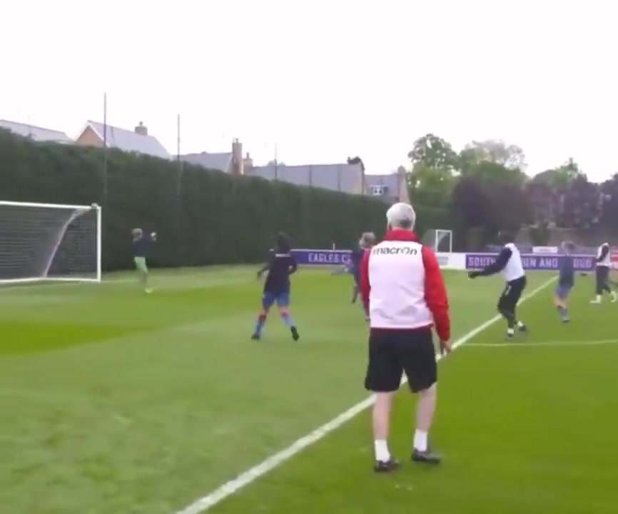 降維打擊名場面博拉西在訓(xùn)練中戲耍整個水晶宮女隊