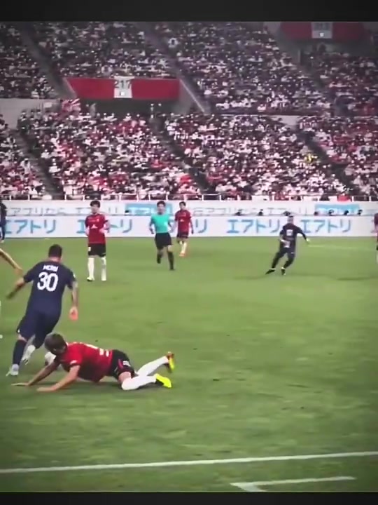 被晃到腰疼日本球員忽視了梅西原地?cái)[脫能力