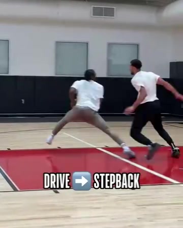 三個(gè)人誰(shuí)單挑更強(qiáng)拉文馬克西烏布雷此前訓(xùn)練中互相單挑