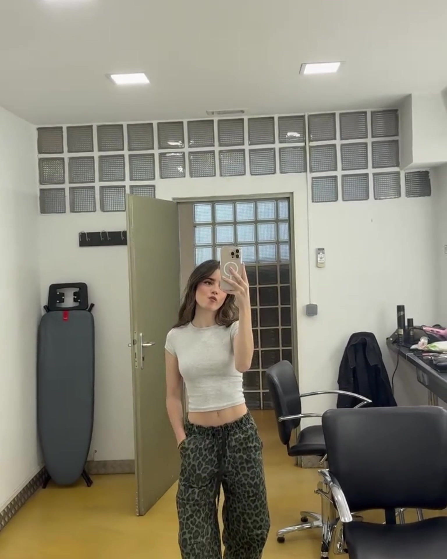 嘟嘟小嘴巴黎中場內(nèi)維斯的女友真是符合亞洲人審美