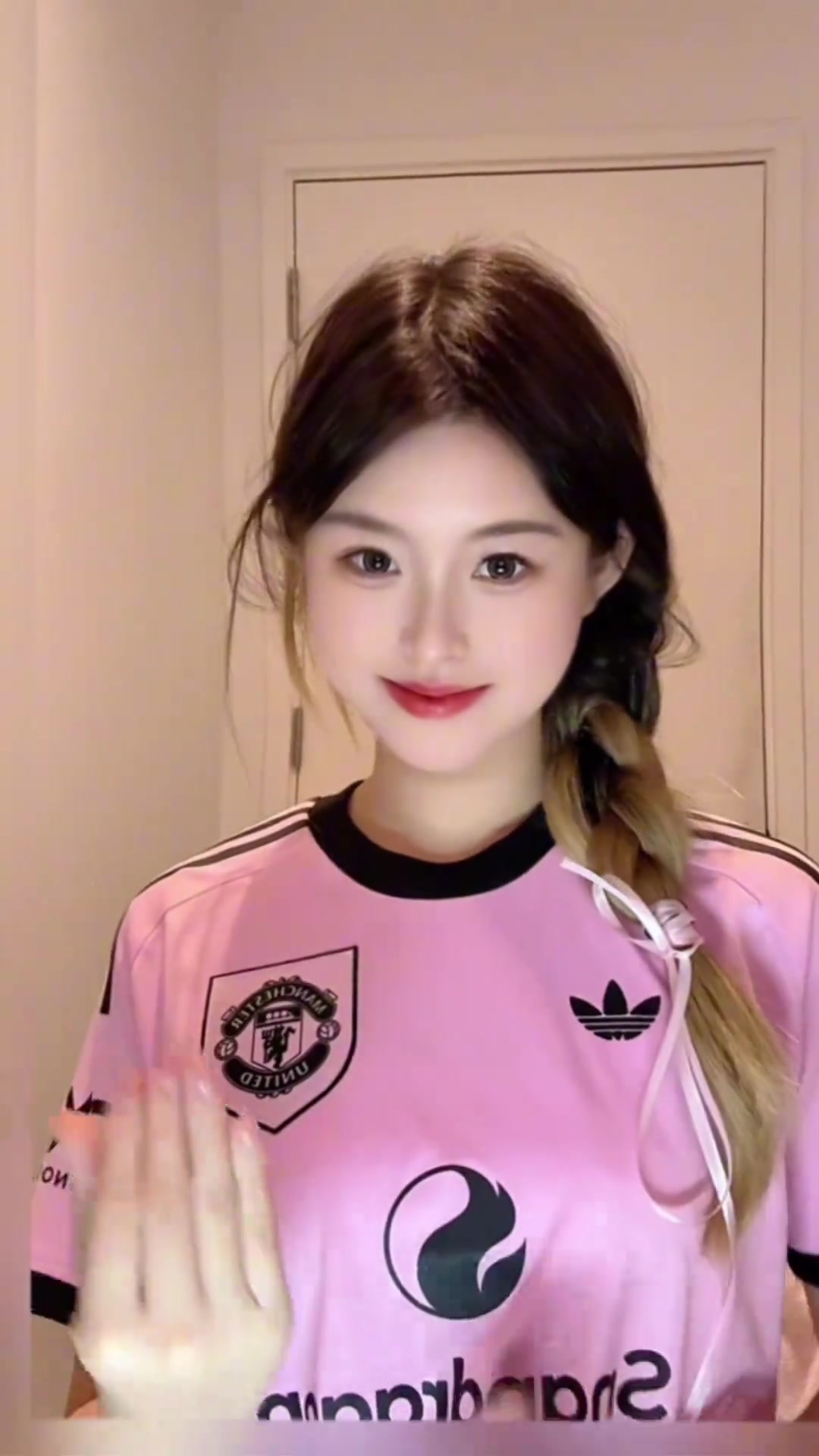 曼聯(lián)球迷的煩惱紅魔女球迷都這么漂亮喜歡哪位真的很難選