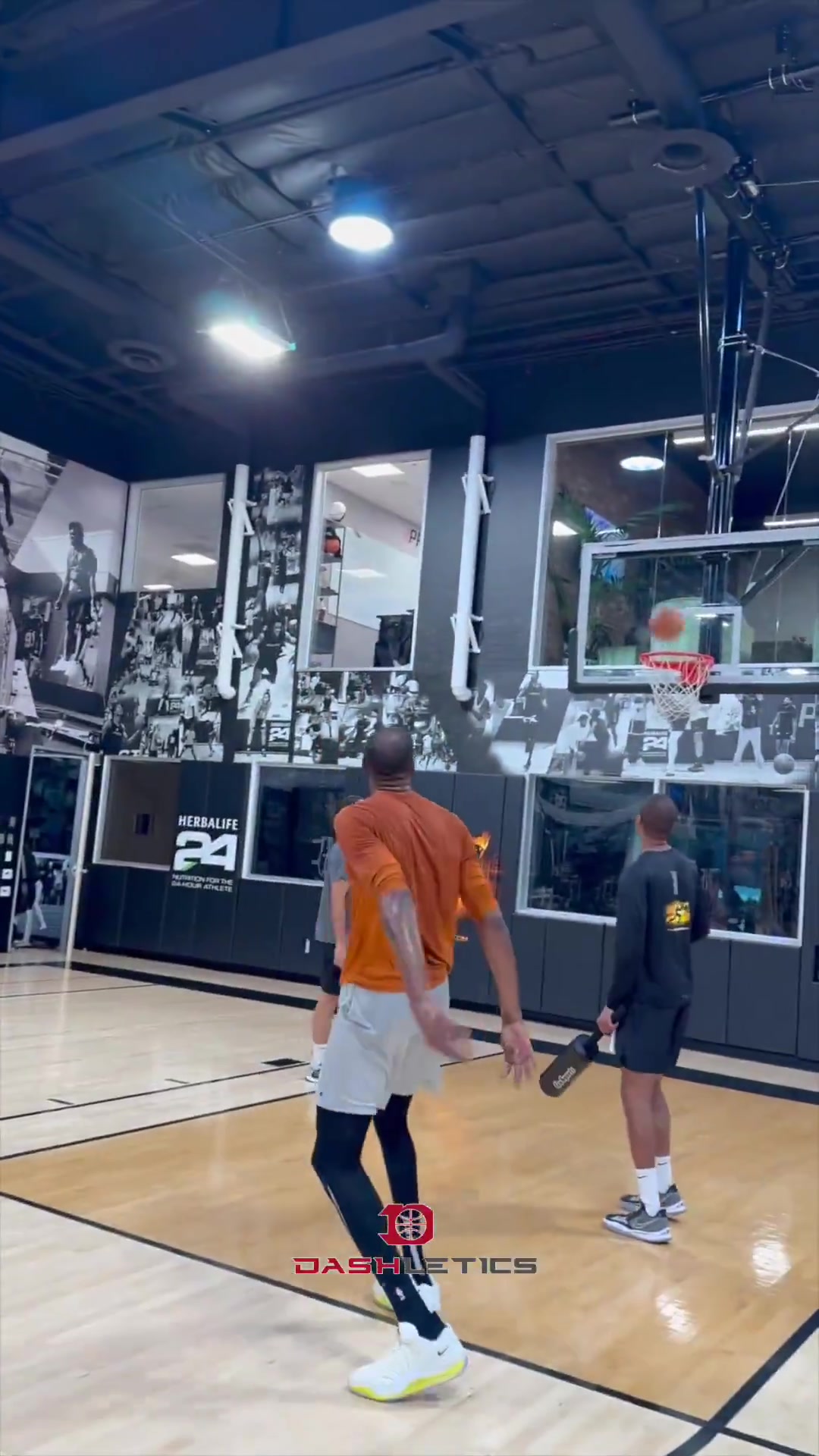 就小帥這單打技術(shù)我真不信聯(lián)盟里有誰單挑能擊敗他