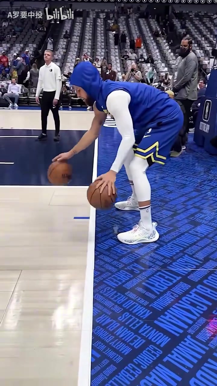 歷史級別的控運庫里運球訓練合集簡直就像會魔法一樣