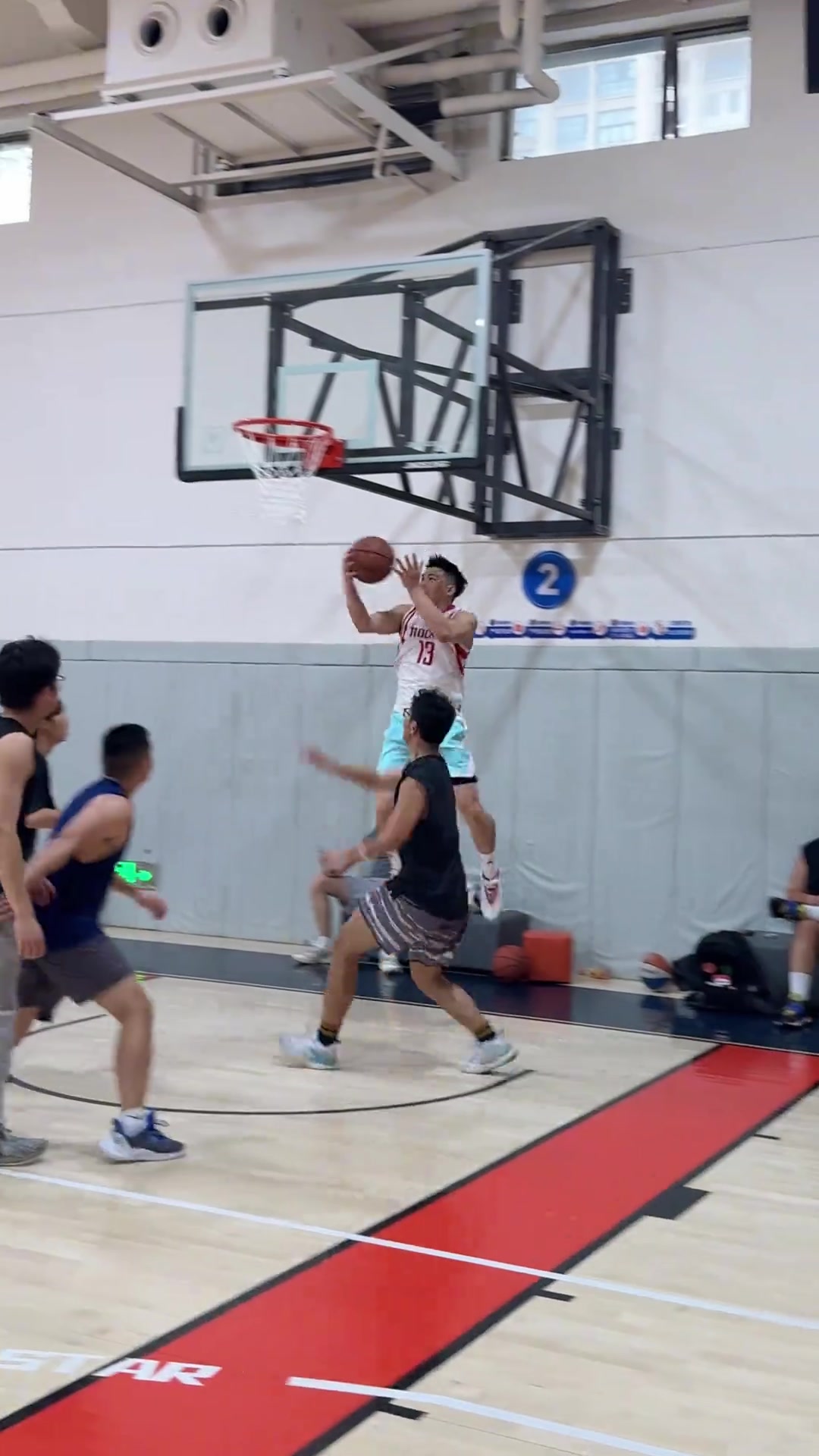 不得不說小哥這幾下確實(shí)像火箭登