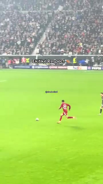 人球結(jié)合能力看臺(tái)視角看埃基蒂克歐冠對(duì)陣?yán)蠔|家取得進(jìn)球