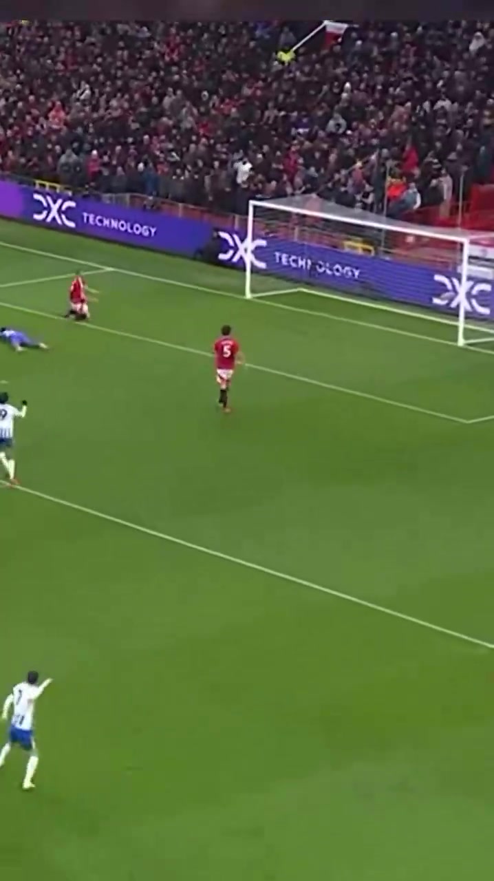 曼聯(lián)球迷上次面對(duì)布萊頓奧納納愚蠢犯錯(cuò)現(xiàn)在我們有拉門斯