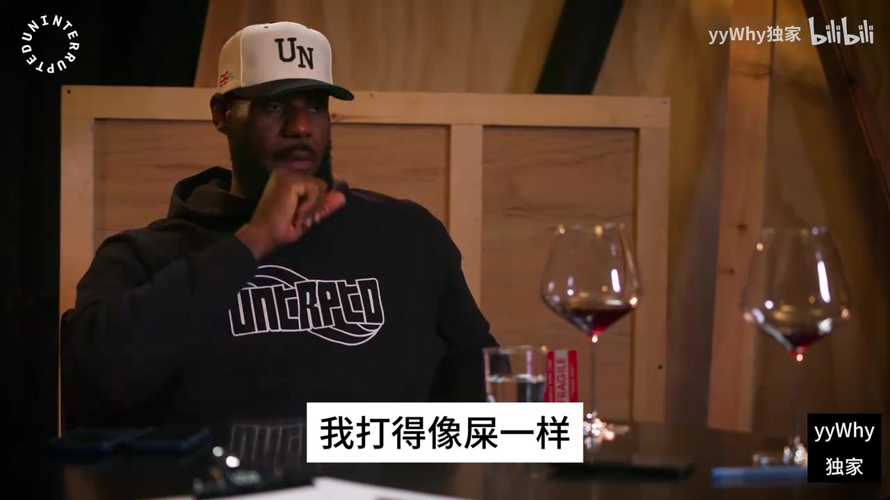 詹姆斯此前回憶波什必須得投三分他得把對(duì)面大個(gè)子拉出來(lái)