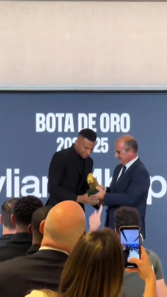 首次獲獎姆巴佩領取24-25賽季歐洲金靴獎