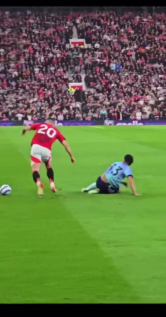 現(xiàn)場(chǎng)球迷拍到達(dá)洛特這一幕表示我無(wú)話可說(shuō)