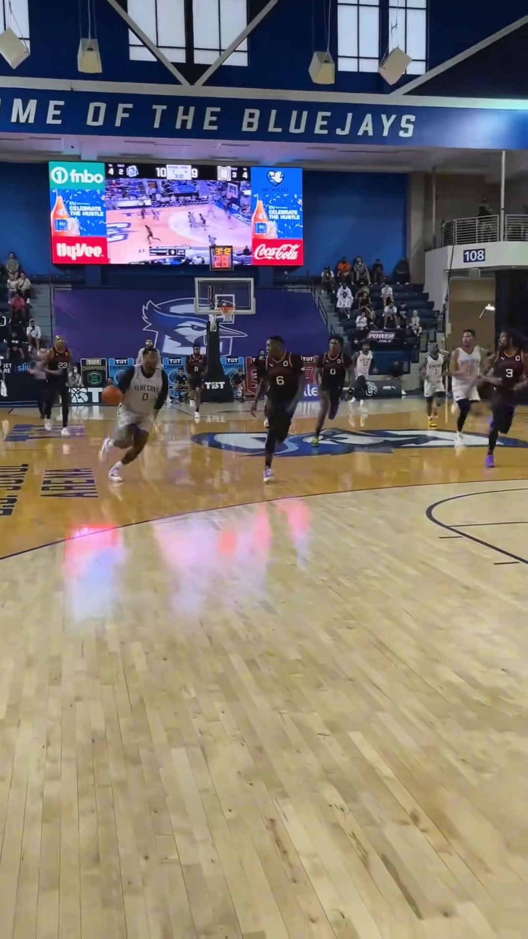 阿門跳起來以后整個(gè)身體有一種獨(dú)特的懸空感很多年沒見過了