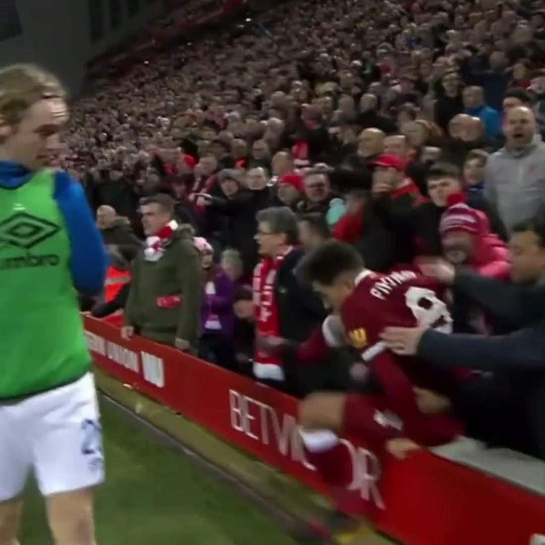 在賽場上受欺負了怎么辦菲爾米諾干回去就完了